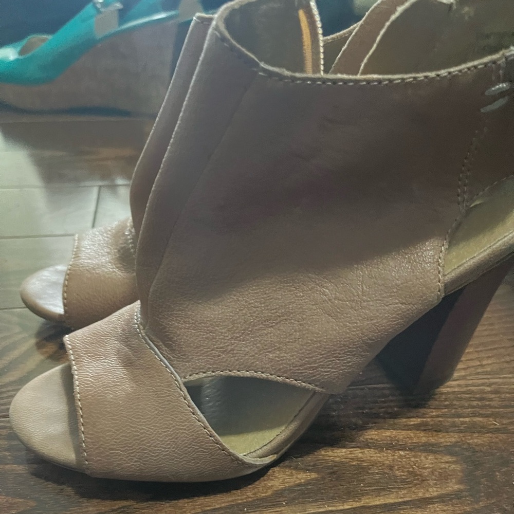 Elegant Tan Peep-Toe Heels